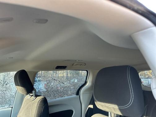 2024 Chrysler Voyager LX