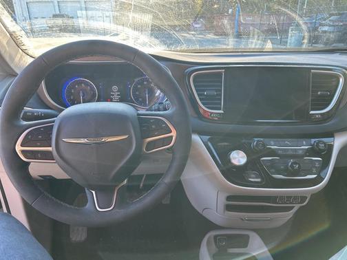 2024 Chrysler Voyager LX