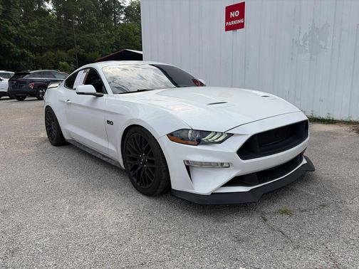 Oxford White 2020 Ford Mustang GT Premium