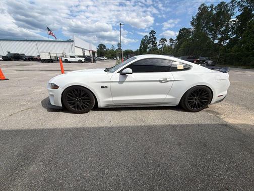 Oxford White 2020 Ford Mustang GT Premium