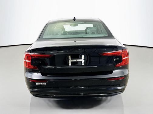 2024 Volvo S60 B5 Plus Black Edition