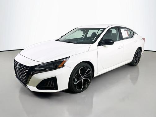 Glacier White 2024 Nissan Altima SR FWD