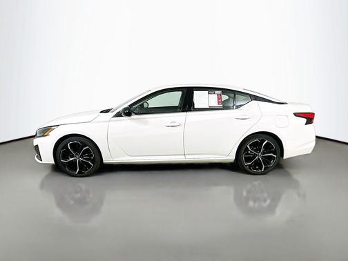 Glacier White 2024 Nissan Altima SR FWD