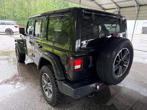 Black Clearcoat 2023 Jeep Wrangler 4-Door Sahara