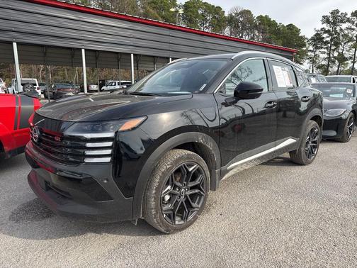 2025 Nissan Kicks SR