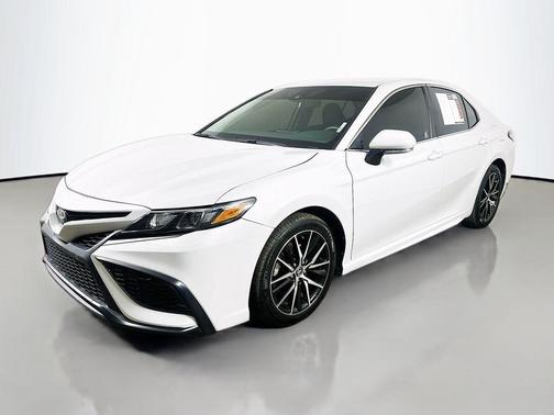 Ice 2023 Toyota Camry SE