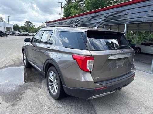 Stone Gray Metallic 2021 Ford Explorer XLT