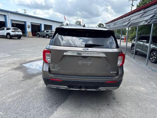 Stone Gray Metallic 2021 Ford Explorer XLT