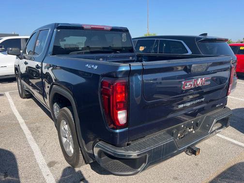 Pacific Blue Metallic 2022 GMC Sierra 1500 SLE