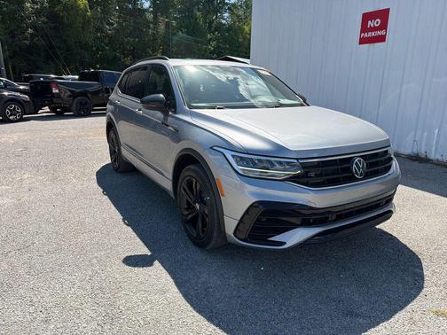 Pyrite Silver Metallic 2023 Volkswagen Tiguan 2.0T SE R-Line Black