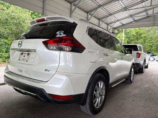 Pearl White 2018 Nissan Rogue SV