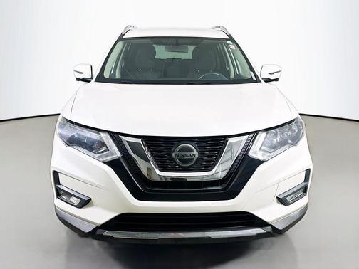 Pearl White 2018 Nissan Rogue SV