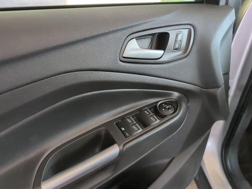 Ingot Silver Metallic 2019 Ford Escape SE