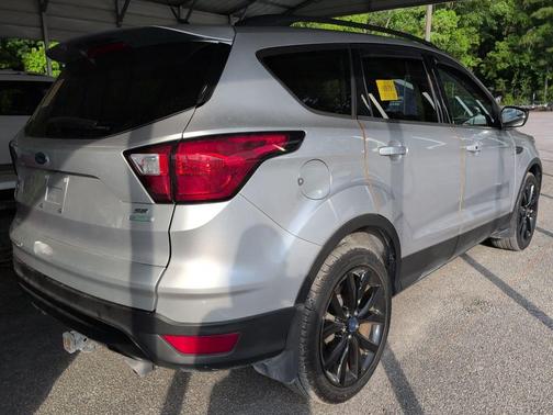 Ingot Silver Metallic 2019 Ford Escape SE