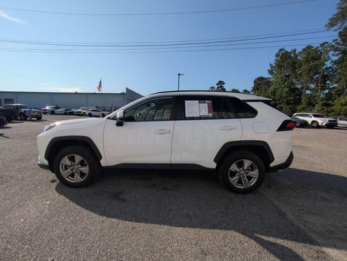 Ice Cap 2024 Toyota RAV4 XLE