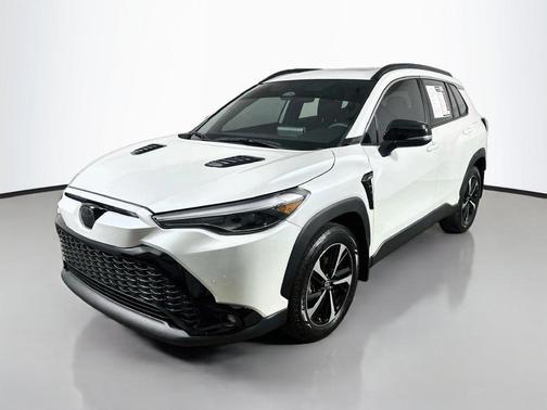 Pearl 2025 Toyota Corolla Cross Hybrid XSE