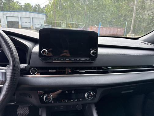 Black 2023 Mitsubishi Outlander