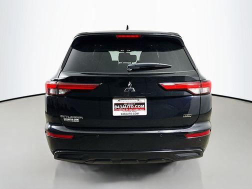 Black 2023 Mitsubishi Outlander