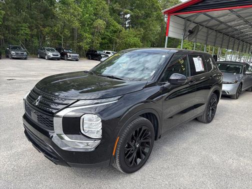 Black 2023 Mitsubishi Outlander