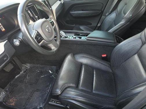 2022 Volvo XC60 B5 Inscription