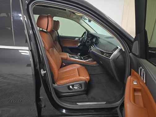 Black Sapphire Metallic 2020 BMW X7 xDrive40i