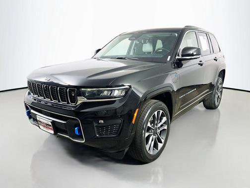 Diamond Black Crystal Pearlcoat 2022 Jeep Grand Cherokee 4xe Overland