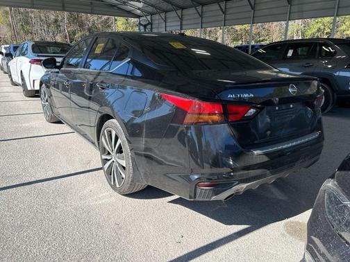 2022 Nissan Altima SR FWD