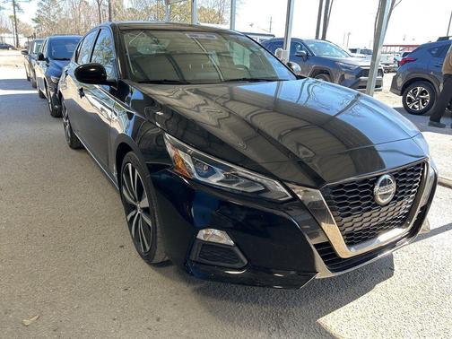 2022 Nissan Altima SR FWD