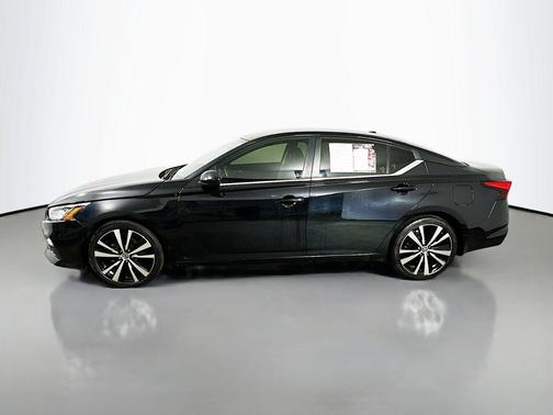 2022 Nissan Altima SR FWD