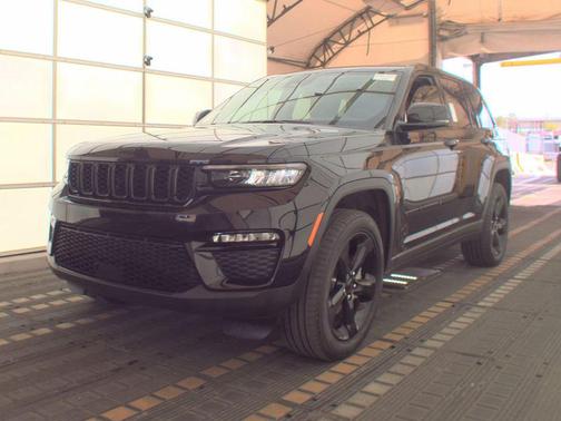 Diamond Black Crystal Pearlcoat 2023 Jeep Grand Cherokee Limited
