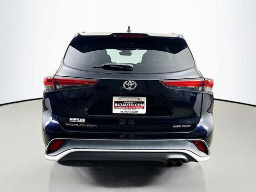 Midnight Black Metallic 2021 Toyota Highlander XSE
