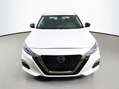 2022 Nissan Altima SR FWD