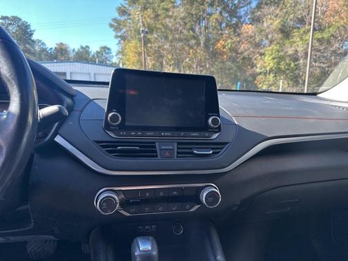 2022 Nissan Altima SR FWD