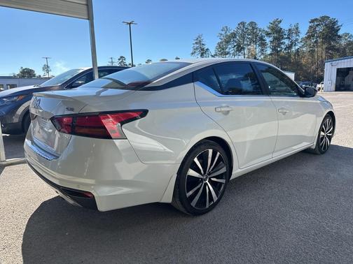 2022 Nissan Altima SR FWD