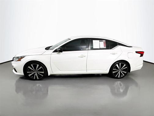 2022 Nissan Altima SR FWD