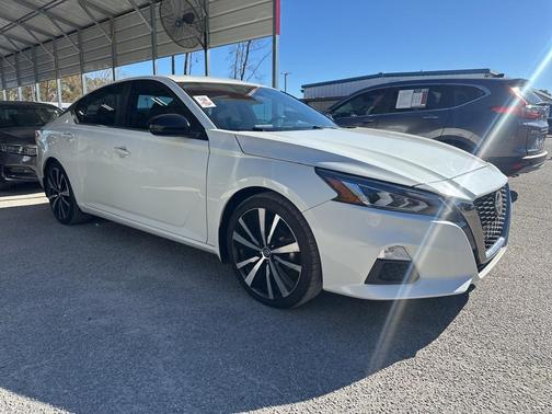 2022 Nissan Altima SR FWD