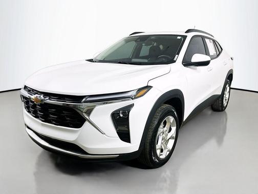 Summit White 2024 Chevrolet Trax LT