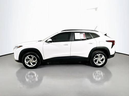 Summit White 2024 Chevrolet Trax LT