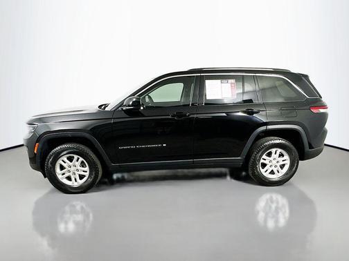 Diamond Black Crystal Pearlcoat 2023 Jeep Grand Cherokee Laredo