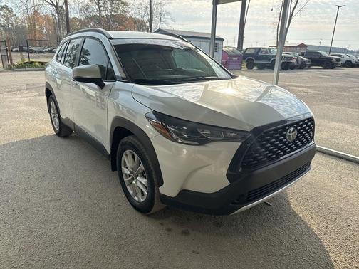 2024 Toyota Corolla Cross LE