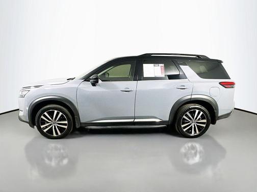 Super Black 2023 Nissan Pathfinder Platinum FWD