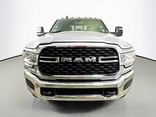 2023 RAM 3500 Tradesman Crew Cab 4x4 8' Box