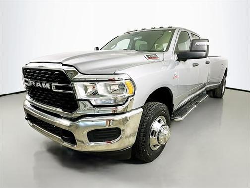 2023 RAM 3500 Tradesman Crew Cab 4x4 8' Box