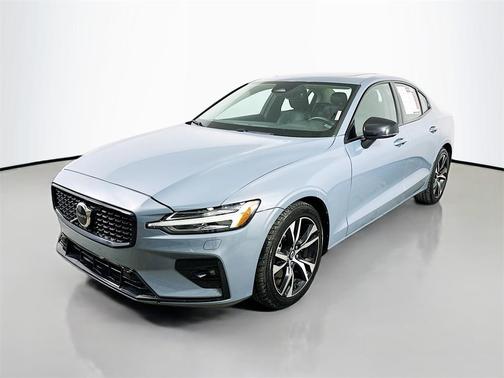 2024 Volvo S60 B5 Core Dark Theme