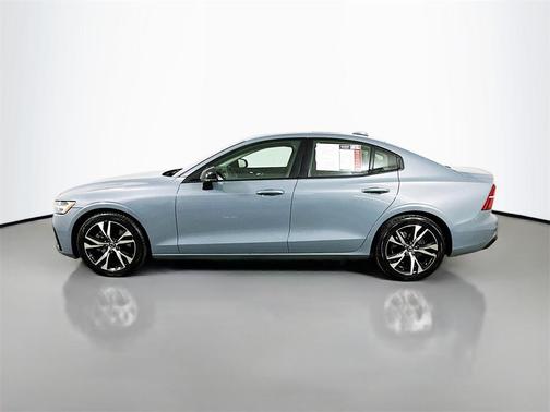 2024 Volvo S60 B5 Core Dark Theme