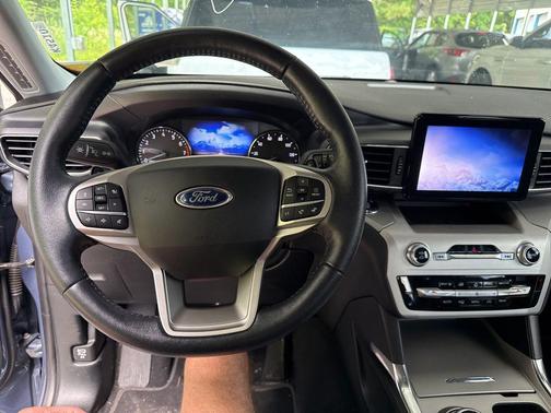 Infinite Blue Metallic Tinted Clearcoat 2021 Ford Explorer XLT