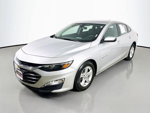 Silver Ice Metallic 2022 Chevrolet Malibu FWD LT
