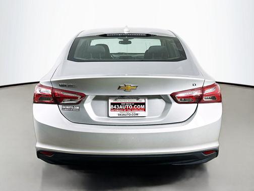Silver Ice Metallic 2022 Chevrolet Malibu FWD LT