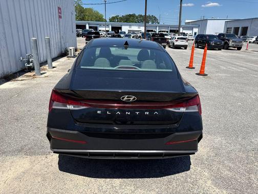 Abyss Black 2024 Hyundai ELANTRA SEL