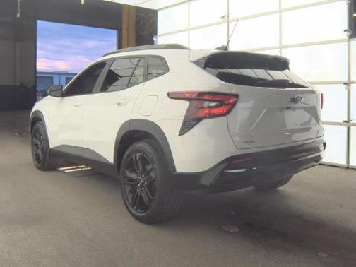Summit White 2024 Chevrolet Trax FWD ACTIV